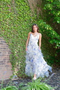 senior portrait on ivy wall at jane osler creative studio