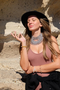 Feminine Energy - Feminine Healing  Self-Love Coach Tosca Empowerment Embodiment Yoga Retreats Spain Feminine Energy Free Guide