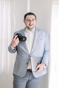 Wedding & Senior Photographer Based In West Hartford CT & Beyond