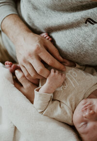 Seattle based motherhood, newborn and family photographer.