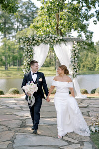 Wedding photos taken at The Barn at Bridlewood in Hattiesburg, Mississippi.