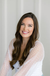 Utah Wedding Photographer captures woman smiling on mountain wedding day
