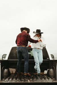 presley-gray-photo-montana-western-style-engagement-3936