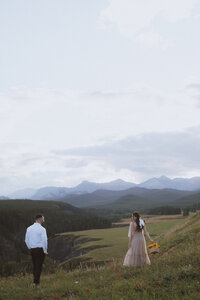 Liv Hettinga Photography is an elopement photographer in Canada, here is some information on the packages she offers and the pricing