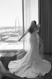 Jordan Grover Photo is a wedding photographer serving St. Louis, Central, and Eastern Missouri as well as travel + destination weddings. Jordan Grover Photo is an editorial and documentary style of photography.

Luxe, high end wedding photography
