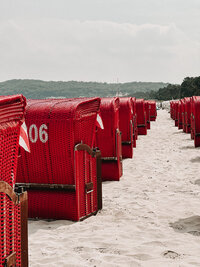 Strandkörbe am Binzer Strand.
