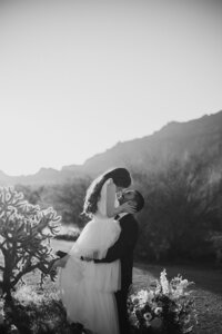 Bride and groom eloping in Arizona