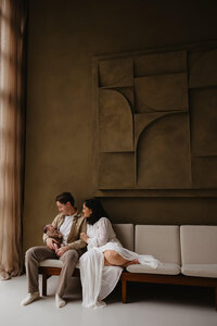 Newborn fotoshoot in Atelier Oost Amsterdam door Linda Photography