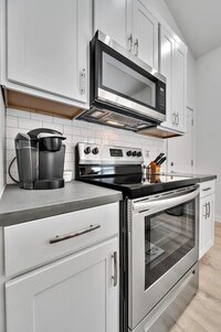 Stainless steel appliances and Keurig in this 2-bedroom, 1 bathroom vacation rental home located 4 minutes from delicious Magnolia Table and 5 minutes from the beautiful Baylor campus in Waco, TX