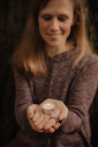 menü fotografie light soul woman spirituelle frau nebel in licht