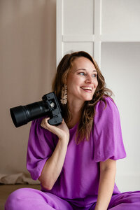 Evelyne Mertens professionele videograaf en fotograaf voor zakelijke social media content voor ondernemers die stralend online zichtbaar willen zijn