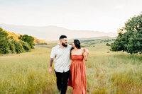 Field Couple Portrait | Photography by Jocelyn
