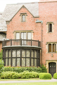The front of the manor at Stan Hywet photographed by akron ohio wedding photographer