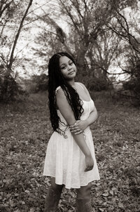Senior session girl outdoor arm hugging pose