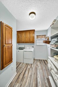 Washer and dryer are included in this 3-bedroom, 2.5 bathroom rural vacation rental house just minutes outside of downtown Waco, TX.