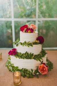 MD-Wedding-florist-Sweet-Blossoms-cake-flowers-Stephanie-Dee-Photography2