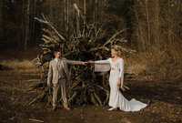 couple eloping in mountains of washington