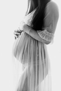 maternity photographer, mother holding belly