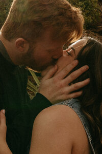 happy couple kissing in the sun