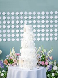 luxurious-wedding-cake-very-elegant-and-refined