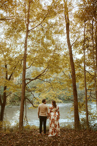 couple kissing in the woods