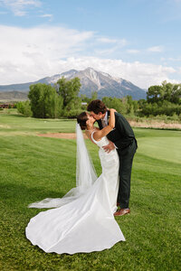 Luxury wedding day couple's photos from an experienced photographer who helps with posing and creates a comfortable, effortless wedding day experience