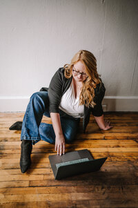 A women working on laptop in professional clothing. 