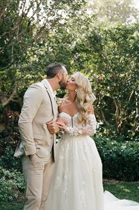 east coast wedding photography of bride and groom kissing taken by Shelby Ann Photos