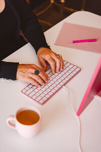 Cassie's hand typing on a keyboard representing the office of Oregon business lawyer Cassie Peters