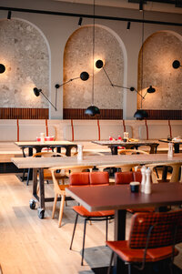 Sitzplätze im Innenraum des Restaurant LOTTA.