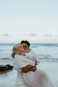 couple kissing on melbourne beach
