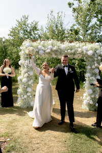 Wedding at Pineridge Hollow in Manitoba by Winnipeg Wedding Photographer