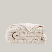 Beige coverlet for the bed - Nadine Stay