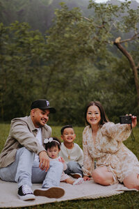 Family Portraits in a botanical garden in Oahu, Hawaii