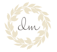 DM-wreath-logo-cream