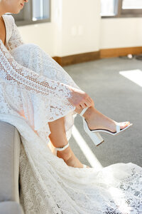 Romantic San Francisco Wedding Photographer capture bride getting ready
