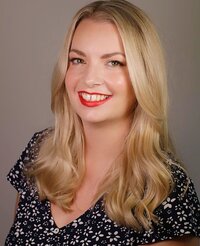 Professional headshot of Carly Cox — luxury bridal hair stylist based in Oxfordshire