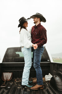 presley-gray-photo-montana-western-style-engagement-3959