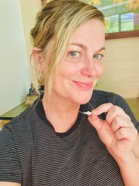 Amy-Poehler-wearing-salood-collaboration-necklace-pediatric-cancer-charities