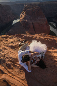 A couple eloping at Horseshoe Bend, with dramatic views of the canyon and Colorado River, creating an epic setting for their intimate celebration.