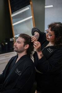 Relaxing 30-minute scalp massage designed to improve circulation and promote hair growth.

