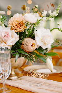 florals in peach and ivory with gold accents on the table