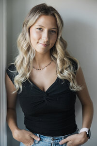 Makayla the apprentice at Moxie Hair Studio