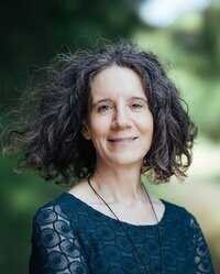 Pilates, Ernährungstraining und zyklusorientiertes Training in den Bezirken Mödling und Baden für ganzheitliches Wohlbefinden – sowie Fit im Büro: Dein Team-Training für mehr Gesundheit am Arbeitsplatz.