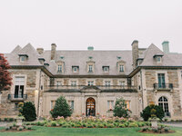 Exterior of Aldrich Mansion in Rhode Island
