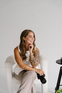 Creative wedding photographer documenting the full story