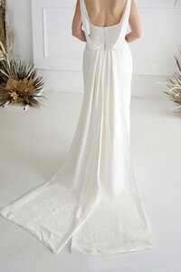 Jealine - Column style wedding dress with detachable train