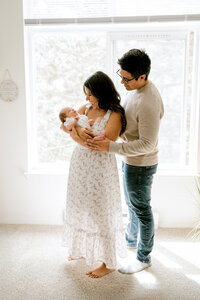 Expecting family posing all together for their photoshoot