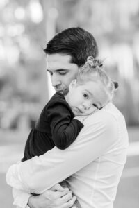 dad-hugging-daughter
