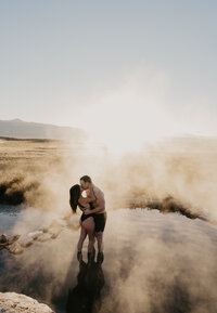 Smooch in the Steam | Tori Stanton Photo